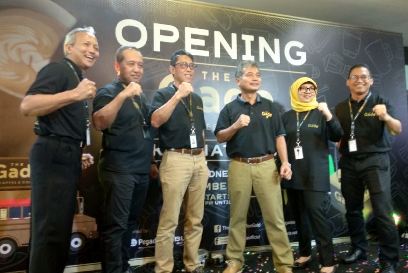 Direktur Utama PT Pegadaian (Persero) Sunarso saat peluncuran The Gade Coffee and Gold di Kantor Pusat Pegadaian di Kenari, Jakarta Pusat, Rabu (7/11).