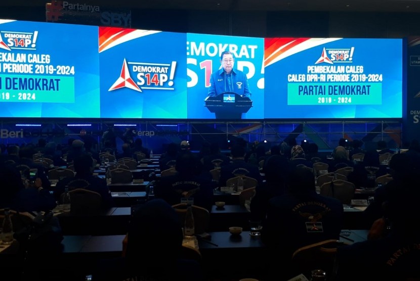 Ketua Umum Partai Demokrat Susilo Bambang Yudhoyono (SBY) saat memberi sambutan dalam pembekalan calon anggota DPR Partai Demokrat. (ilustrasi)
