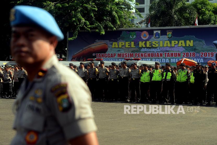 Sejumlah petugas kepolisian saat mengikuti apel kesiapsiagaan bencana (ilustrasi).