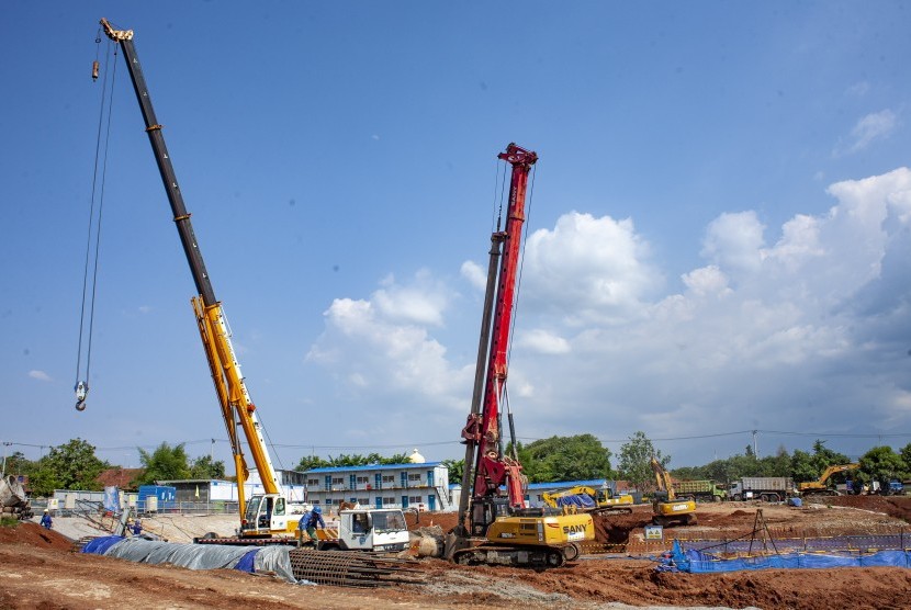 Pekerja menyelesaikan konstruksi terowongan proyek kereta cepat Jakarta - Bandung di Purwakarta, Jawa Barat, Jumat (16/11/2018).