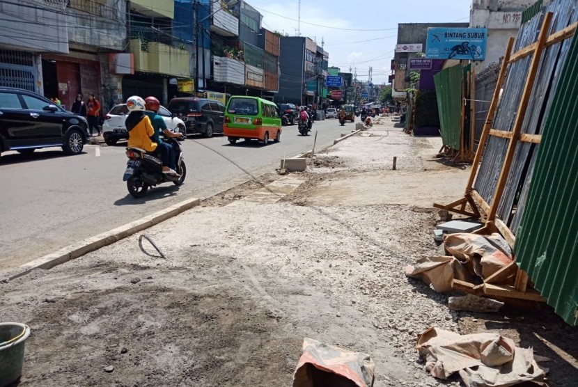 Pemerintah Kota (Pemkot) Bogor telah menyiapkan ratusan lapak kosong untuk pedagang kaki lima (PKL) Jalan Surya Kencana di Pasar Gembrong. Rencananya, relokasi PKL Surya Kencana akan dilakukan pada Senin (19/11), pekan depan.