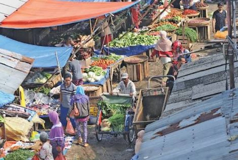 Aktivitas di Pasar Kemiri Muka Depok. Depok memastikan seluruh pasar tradisional yang dikelola pemerintah tetap buka meski dalam situasi tanggap darurat virus corona.