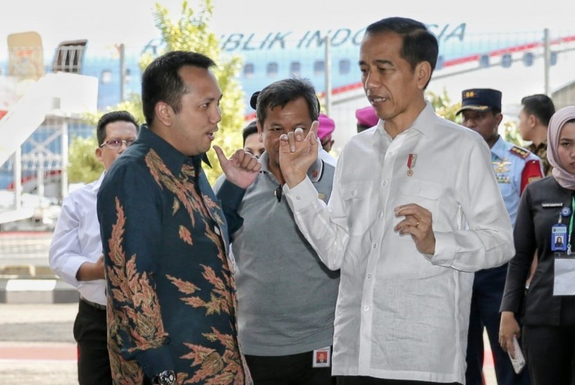 Kedatangan Presiden Joko Widodo di Bandara Radin Intan II disambut Gubernur Lampung M Ridho Ficardo. Presiden Jokowi akan melakukan kunker ke beberapa daerah.