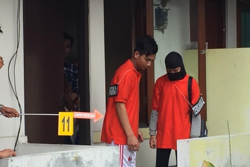Rekonstruksi kasus pembunuhan wanita yang ditemukan tewas dalam lemari di kos-kosan wilayah Mampang Prapatan, Jakarta Selatan, rekonstruksi dilakukan Jumat (23/11) sejak pukul 14.00 WIB. 