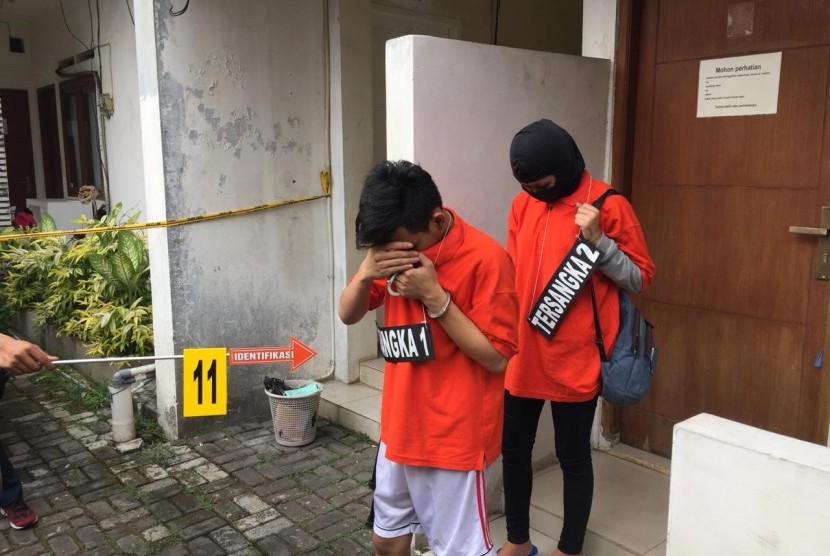 Rekonstruksi kasus pembunuhan wanita yang ditemukan tewas dalam lemari di kos-kosan wilayah Mampang Prapatan, Jakarta Selatan, rekonstruksi dilakukan Jumat (23/11) sejak pukul 14.00 WIB. 