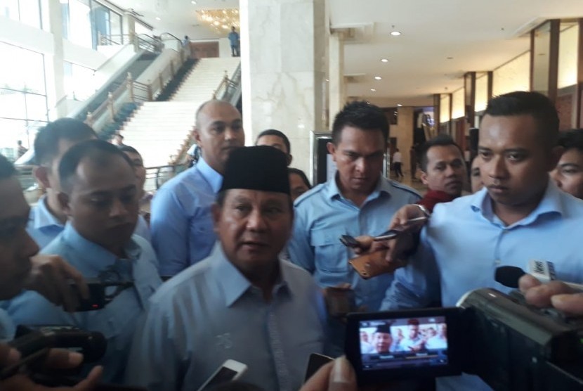 Calon presiden (capres) nomor urut 02 Prabowo Subianto hadiri peringatan Hari Disabilitas Internasional, Jakarta, Rabu (5/12). 