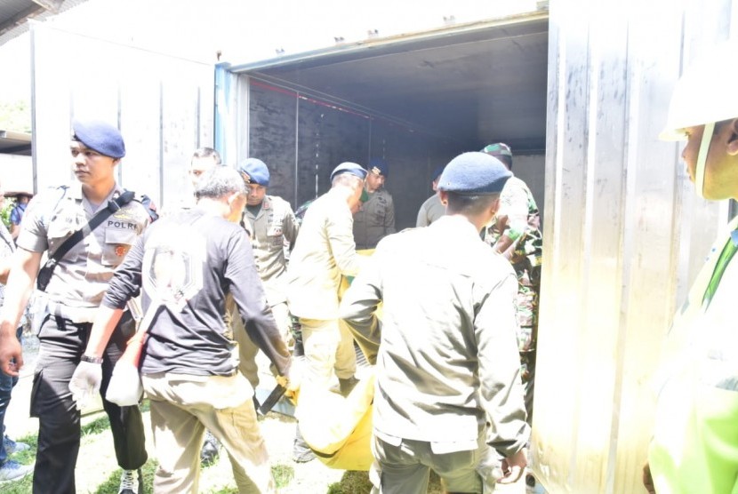 Evakuasi jenazah korban penembakan KKB di Nduga, Papua.