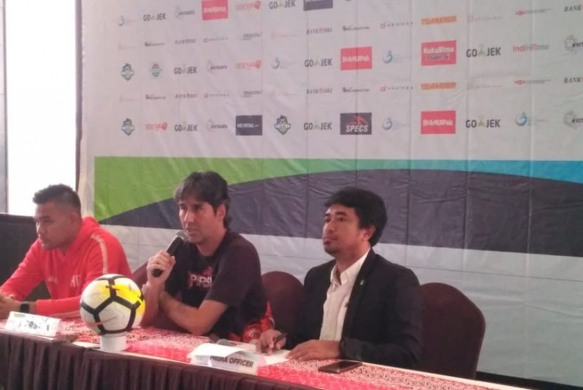 Konferensi pers jelang laga terakhir Persija vs Mitra Kukar, di Hotel Grandhika Iskandarsyah, Jakarta Selatan, Sabtu (8/12).