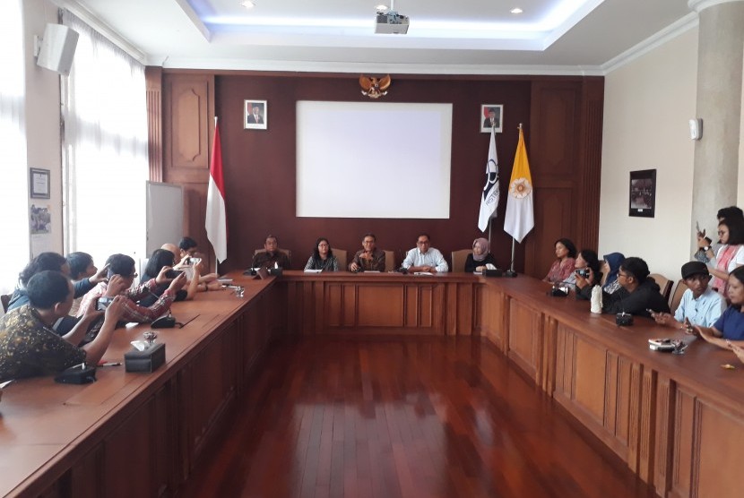 Pertemuan Rektorat Universitas Gadjah Mada (UGM) dan rekan-rekan  penyintas kasus dugaan pelecehan seksual, yang digelar di Ruang Sidang  Rektorat, Jumat (7/12). 