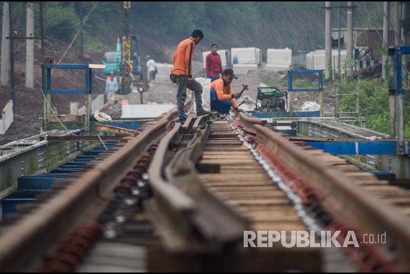 Kementerian Perhubungan (Kemenhub) meresmikan reaktivasi jalur kereta api (KA) Ciranjang-Cipatat. Dirjen Perkeretaapian Kemenhub Zulfikri mengatakan jalur tersebut dapat mempercepat perjalanan menuju Sukabumi.