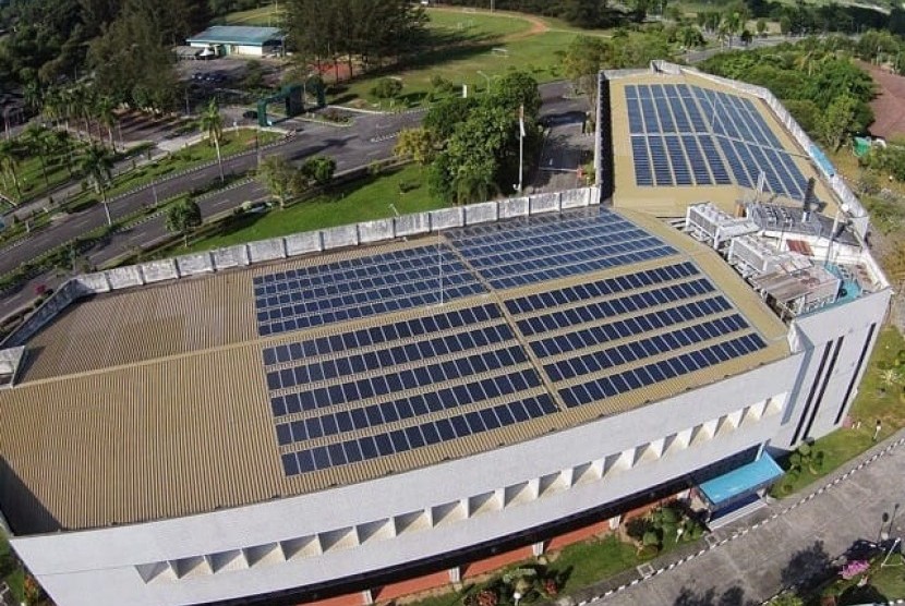Solar PV rooftop atau sistem panel surya atap (ilustrasi). Enterpreneur muda sektor energi jadi harapan inovasi EBT di masa depan.