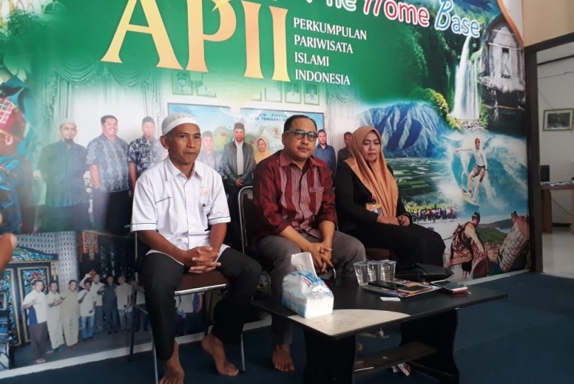 Ketua Umum Asosiasi Pariwisata Islam Indonesia (APII) Fauzan Zakaria (tengah).