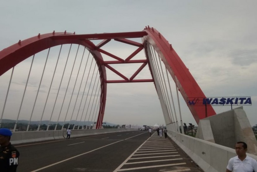 New toll road in Central Java Province inaugurated by President Joko Widodo, Thursday (Dec 20). 