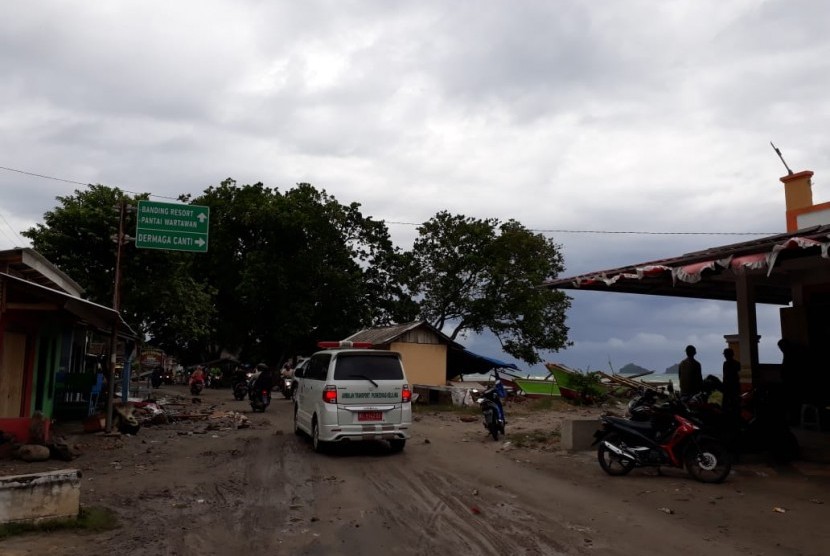 Dermaga Canti di Rajabasa, Lampung Selatan tempat hilir mudik warga ke Pulau Sebesi, juga hancur diterpa tsunami. 