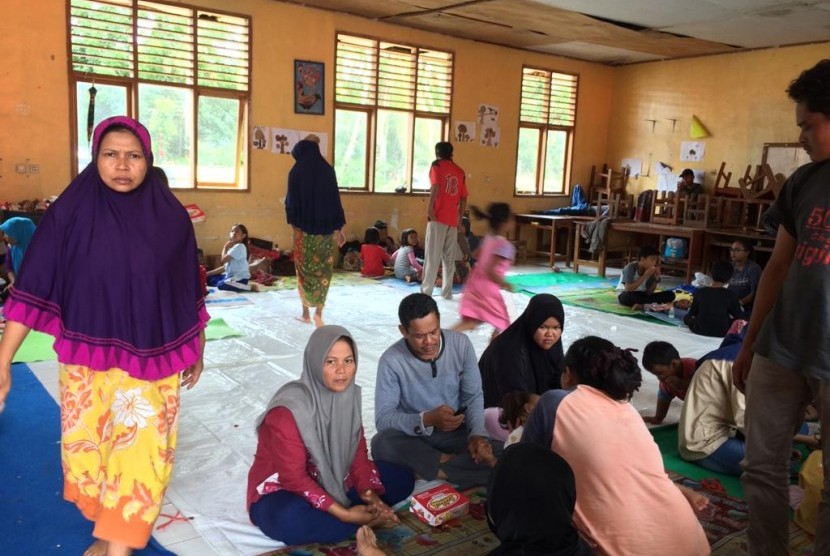 Kondisi pengungsi di SDN Cigeulis 1, Desa Cigeulis, Kecamatan Cigeulis, Kabupaten Pandeglang, Banten, Selasa (25/12).
