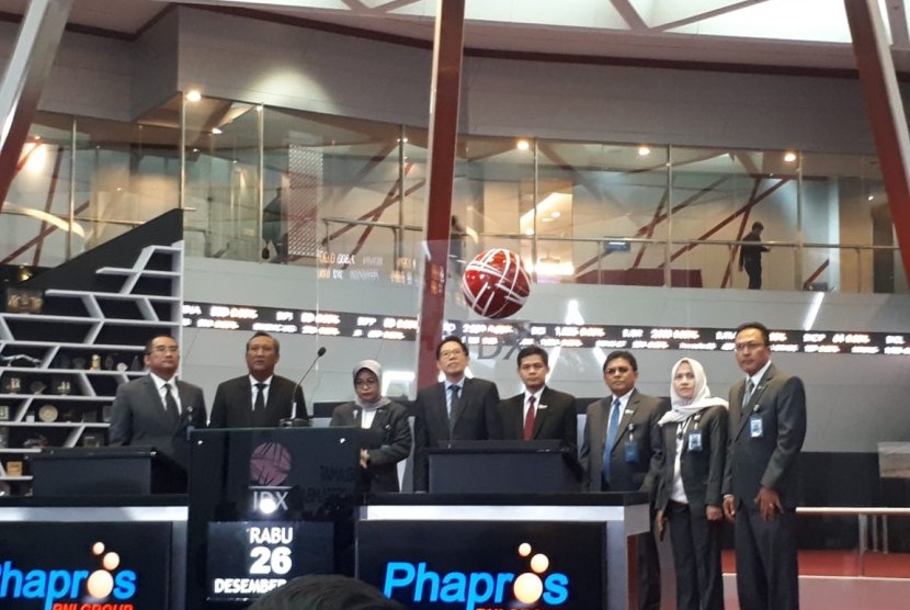 PT Phapros Tbk menjadi perusahaan ke 57 yang mencatatkan saham perdananya di Bursa Efek Indonesia pada tahun ini, Rabu, (26/12).