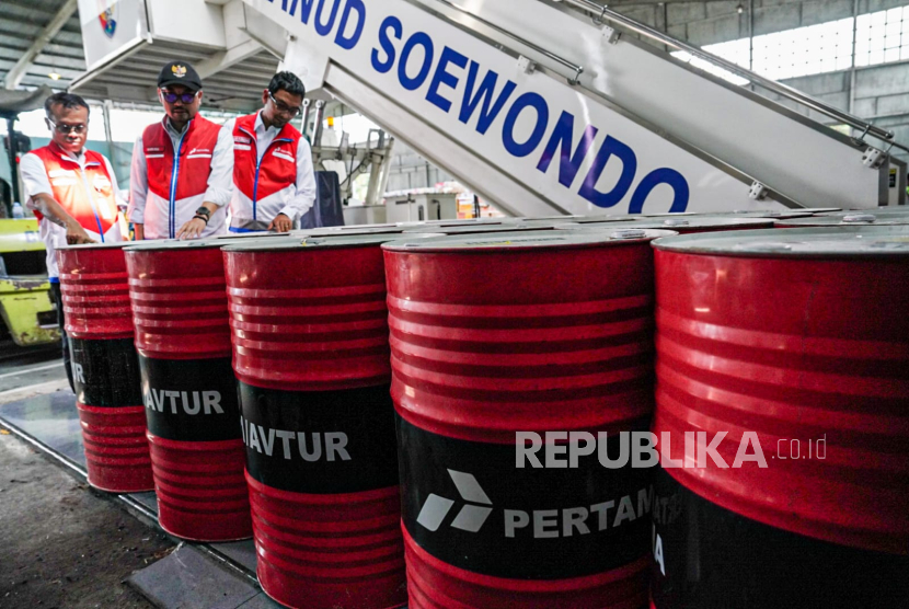 19 terminal BBM di Sumatera bagian utara telah kembali normal setelah beberapa kapal pengangkut BBM bisa sandar.