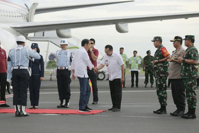 Presiden Joko Widodo melakukan kunjungan kerja ke lokasi bencana tsunami di Lampung, Rabu (2/1).