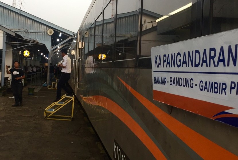 PT Kereta Api Indonesia (Persero) atau KAI meluncurkan kereta api  (KA) Pangandaran di Stasiun Banjar, Jawa Barat pada Rabu (2/1).