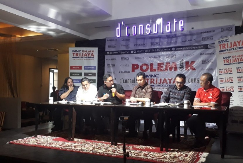 Kepala Bagian Penerangan Umum dan Biro Penerangan Masyarakat Kombes Pol Syahar Diantono saat hadir dalam diskusi bertajuk Sepak Mafia Bola di Menteng, Jakarta, Sabtu (5/1).