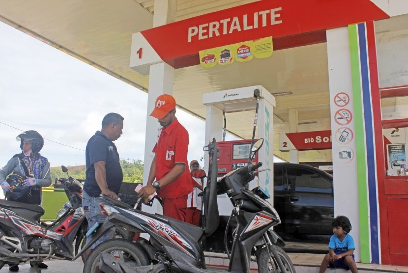 Pertamina MOR V Jatimbalinus memberikan harga khusus Pertalite setara harga Premium untuk konsumen di Denpasar melalui program langit biru. 