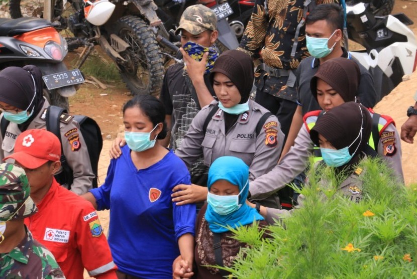 Tim Sar gabungan kembali menemukan enam jenazah tanah longsor Cisolok, Sukabumi.