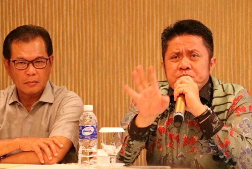 Gubernur Sumatera Selatan (Sumsel) Herman Deru (kanan)