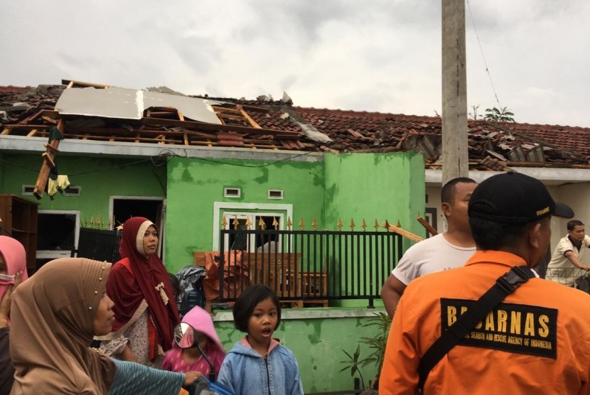 Tiga desa di wilayah Kecamatan Rancaekek, Desa Jelegong, Bojongloa dan Rancaekek Kencana di Kabupaten Bandung terkena dampak angin puting beliung (ilustrasi)