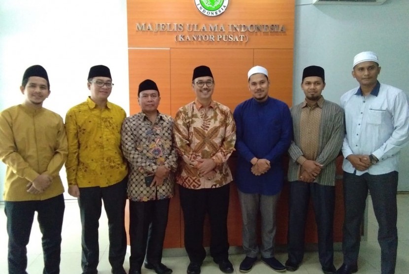 Pengurus Ikatan Dai Aceh (IDA) saat bersilaturrahim dengan  pengurus Majelis Ulama Indonesia (MUI) di Kantor MUI, Jalan Proklamasi,  Jakarta Pusat, Selasa (15/1).