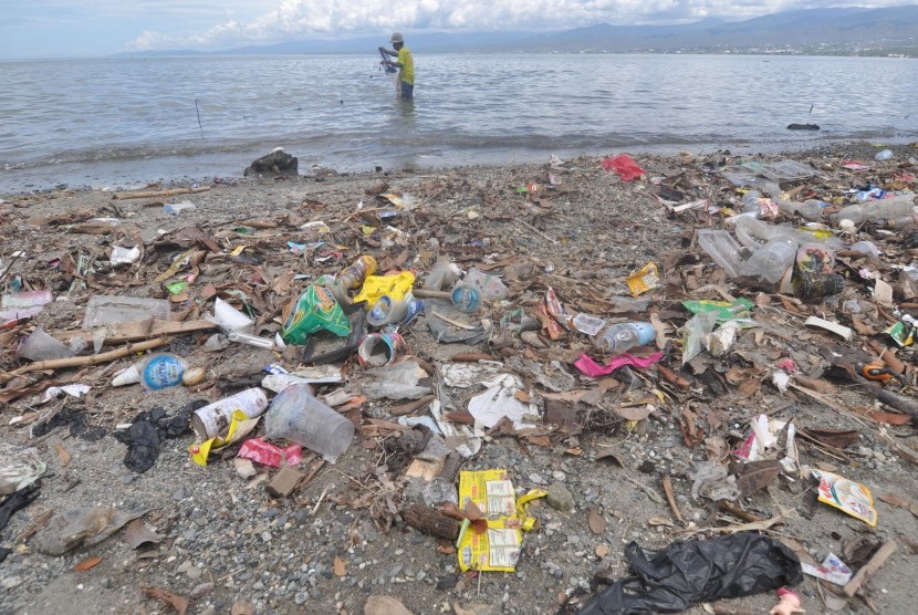 Limbah Plastik Sulit Terurai Berdampak Buruk Bagi Lingkungan Republika Online