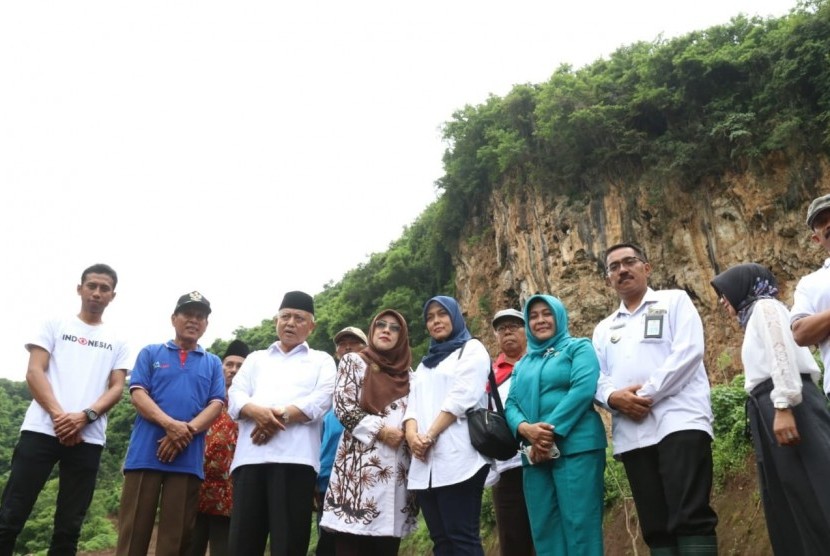 Wakil Bupati Malang, M. Sanusi mengunjungi Lembah Kera, Pagak, Kabupaten  Malang.