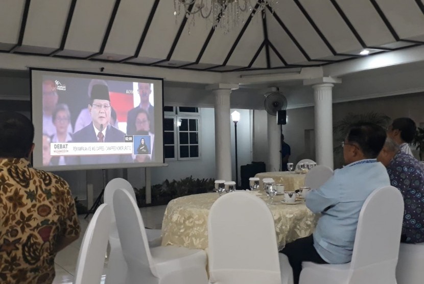 Wakil Presiden Jusuf Kalla (JK) menggelar nonton bareng (nobar) debat calon presiden perdana di rumah dinas Wapres, Jalan Diponegoro no.2, Jakarta Pusat, Kamis (17/1) malam.