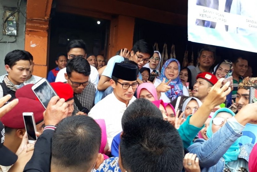 Calon wakil presiden Sandiaga Uno mendapatkan sambutan antuasis dari warga Kota Sukabumi Jumat (18/1)