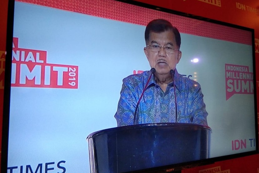 Wakil Presiden Jusuf Kalla saat membuka Indonedia Millenial Summit 2019 di Ballroom Hotel Kempinski, Sabtu (19/1).