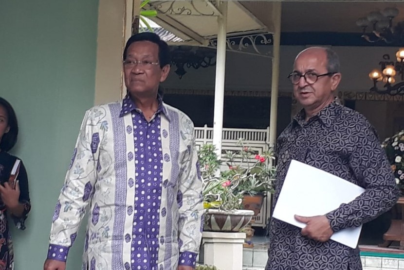 Dubes Maroko untuk.Indonesia Ouadiâ Benabdellah bertemu dengan Gubernur DIY Sri Sultan Hamengku Buwono X di Kepatihan Yogyakarta, Rabu (23/1). 