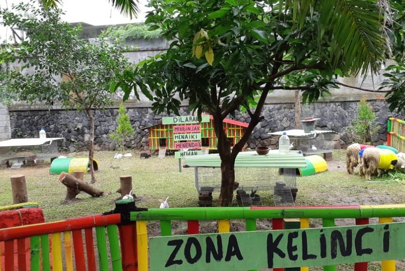Taman Kelinci di Taman Balekambang Solo.