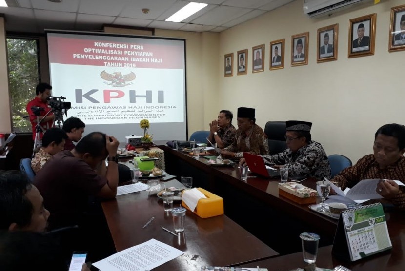 Komisi Pengawasan Haji Indonesia (KPHI) menyampaikan konferensi pers optimalisasi penyiapaan penyelenggaraan ibadah haji Indonesia 2019.
