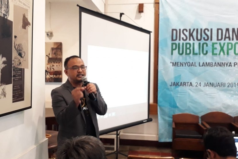 Direktur Utama Dompet Dhuafa Filantropi, drg. Imam Rullyawan saat diskusi publik bertema Menyoal Lambatnya Pemulihan Lombok di Bakoel Koffie, Kamis (24/1). 