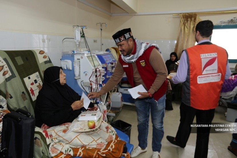 Yayasan Nusantara Palestina (NPC) menyediakan makanan gratis untuk pasien  rumah sakit di Gaza yang tengah mengalmai krisis makanan, obat-obata,,  listrik dan BBM, Sabtu (26/1). 