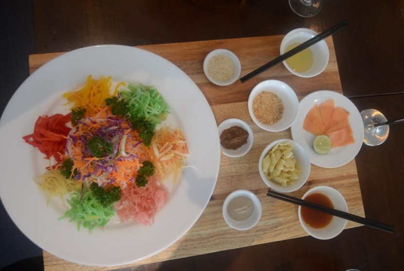 Yu Sheng, salah satu menu spesial yang disajikan The Sunan Hotel Solo dalam menyambut perayaan Imlek. Menu tersebut disajikan pada Senin (4/2) mulai pukul 19.00 WIB di Grand Ballroom.