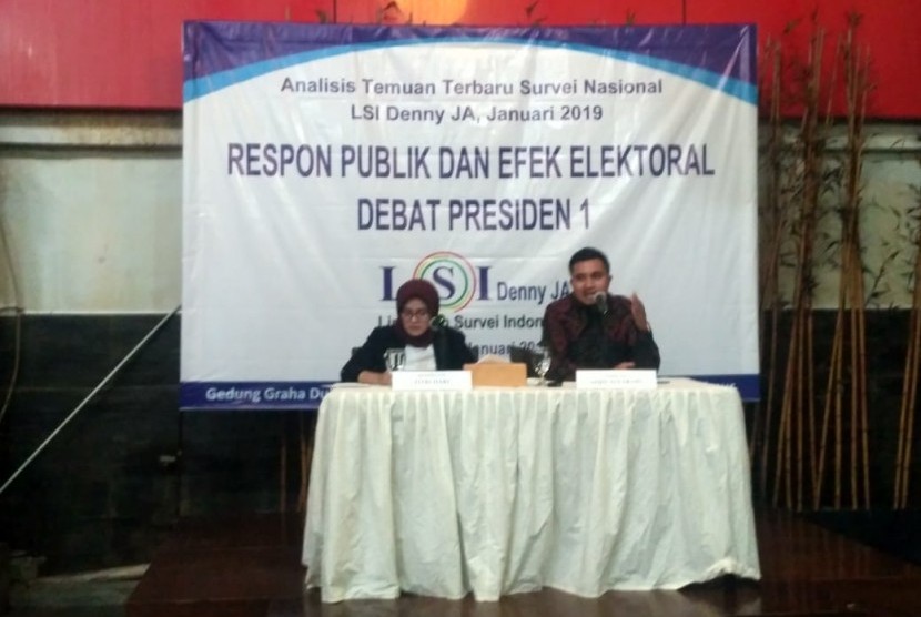 Rilis survei LSI Denny JA pasca debat kandidat sesi ke-1, Pulo Gadung Jakarta Timur, Rabu (30/1).