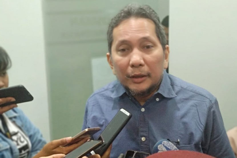 Anggota Ombudsman RI Alamsyah Saragih memberikan peringatan dini mengenai impor komoditi beras, gula, garam, dan jagung di Gedung Ombudsman, Jakarta Pusat, Senin (4/2).