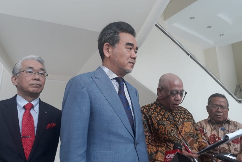 Wakil Presiden RI Jusuf Kalla menerima kunjungan Rektor Universitas Hiroshima Jepang Mitsuo Ochi, di Kantor Wakil Presiden, Jalan Medan Merdeka Utara, Jakarta, Rabu (6/2).