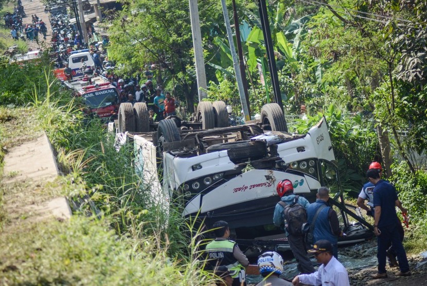 Bus Sriwijaya dari Bengkulu menuju Palembang masuk jurang di liku Pematang, Sumsel. Ilustrasi.