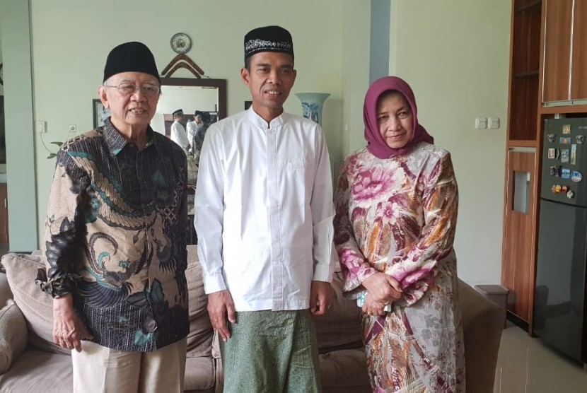 Sambut Ustaz Abdul Somad, Habib Luthfi Beri ‘Gelar’ Baru] Ustaz Abdul Somad melakukan silaturahim kepada Habib Luthfi di Pekalongan, Jumat (8/2) lalu. 