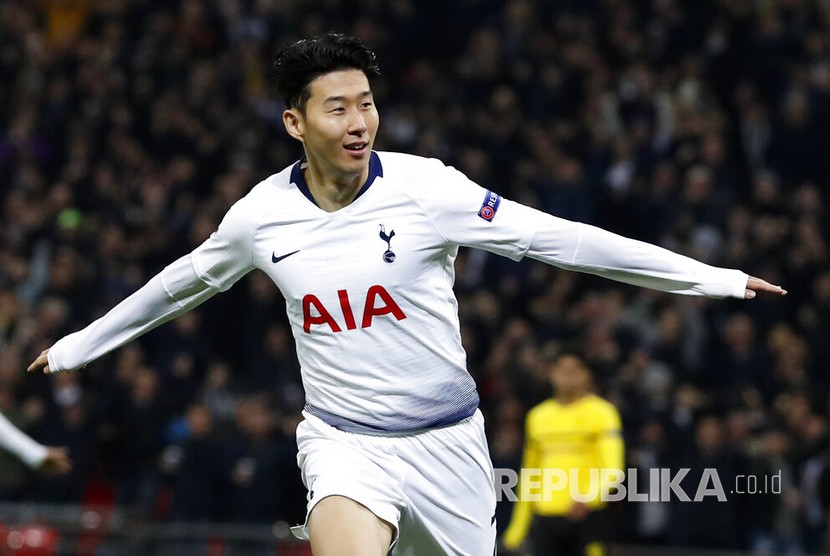  Selebrasi pesepakbola Tottenham Hotspur Heung-Min Son setekah berhasil menjebol gawang  Borussia Dortmund.