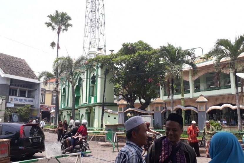 Suasana Masjid Kauman Semarang jelang lelaksanaan shalat Jumat, Jumat (15/2)