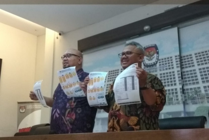 Ketua KPU, Arief Budiman dan Komisioner KPU Ilham Saputra mengumumkan tambahan 32 nama caleg koruptor pada Selasa (19/2). Hingga saat ini, total ada 72 caleg koruptor yang masuk ke DCT Pemilu 2019.