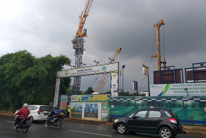Rusun Transit Oriented Development: Lokasi rumah susun (rusun) berbasis Transit Oriented Development (TOD) di Stasiun Tanjung Barat, Jakarta Selatan, Kamis (21/2). 