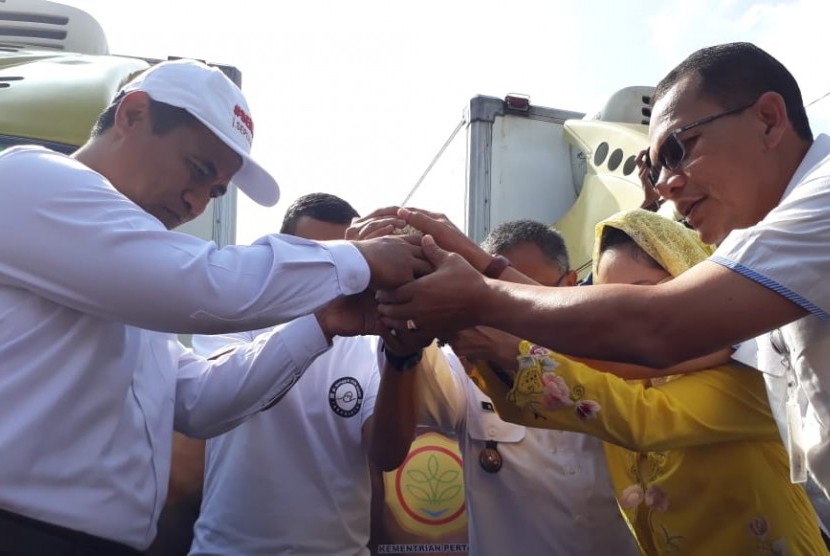 Mentan Andi Amran Sulaiman: Menteri Pertanian Andi Amran Sulaiman melepas ekspor manggis di Kecamatan Cikembar, Kabupaten Sukabumi, Jawa Barat Kamis (21/2).